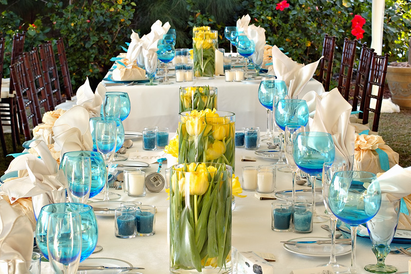 картинка Композиция на стол из тюльпанов от магазина Цветов