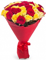 Букет из 45 красных и желтых роз